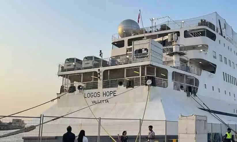 വൻ പുസ്തക ശേഖരവുമായി ‘ലോഗോസ് ഹോപ്പ്’ കപ്പല് റാസല്ഖൈമയില് വൻ പുസ്തക ശേഖരവുമായി ‘ലോഗോസ് ഹോപ്പ്’ കപ്പല് റാസല്ഖൈമയില്