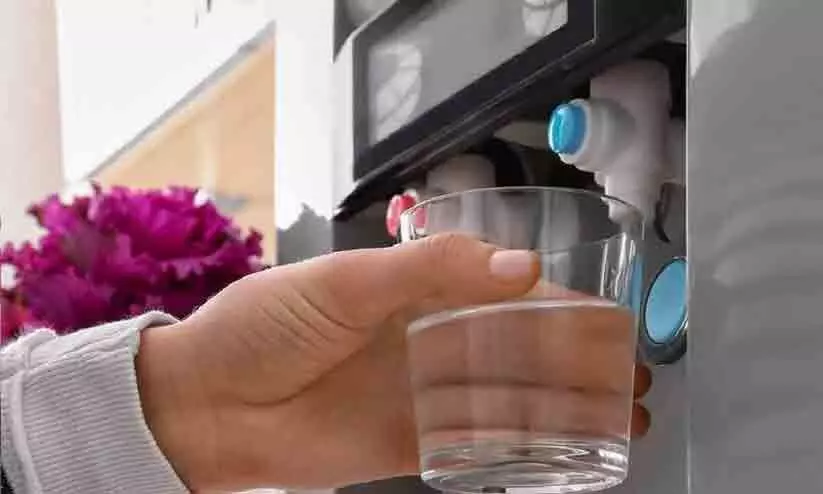 ‘വാട്ടർ പ്യൂരിഫയറുകൾ വെള്ളത്തിന്റെ ഗുണം നഷ്ടപ്പെടുത്തും; രാജ്യത്തെ 70 ശതമാനം വെള്ളവും നേരിട്ട് കുടിക്കാവുന്നത്’ ‘വാട്ടർ പ്യൂരിഫയറുകൾ വെള്ളത്തിന്റെ ഗുണം നഷ്ടപ്പെടുത്തും; രാജ്യത്തെ 70 ശതമാനം വെള്ളവും നേരിട്ട് കുടിക്കാവുന്നത്’