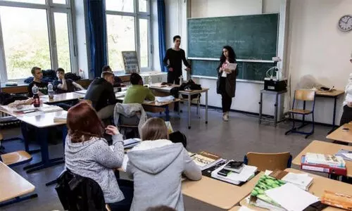 സ്കൂ​ൾ ഫീ​സ്​ വ​ർ​ധ​ന;  ര​ക്ഷി​താ​ക്ക​ൾ​ക്ക്​ ചെ​ല​വേ​റും