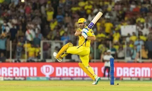 അഞ്ചു പന്തിൽ വേണ്ടത് 19 റൺസ്; രണ്ടു സിക്സടിച്ച് ധോണി- പിന്നെ സംഭവിച്ചത്...