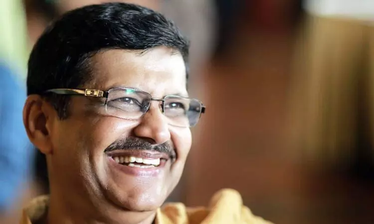 ഓണ് എയര്, ഓഫ് എയര്, ഓണ് എയര് ഓണ് എയര്, ഓഫ് എയര്, ഓണ് എയര്