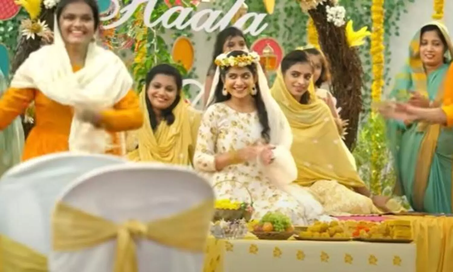 Lukman Avaran, Anarkkal Starring Sulaikha Manzil movie Haalaake Maarunne Video Song  Out