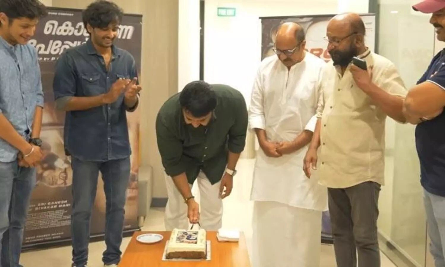 Mohanlal celebrates success of priyadarshan Movie  corona papers