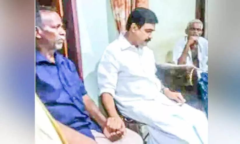 മകന്റെ വാഹനം അപകടത്തിൽപെട്ട് യുവാക്കളുടെ മരണം: മണിമലയിലെ വീട് സന്ദർശിച്ച് ജോസ് കെ. മാണി എം.പി മകന്റെ വാഹനം അപകടത്തിൽപെട്ട് യുവാക്കളുടെ മരണം: മണിമലയിലെ വീട് സന്ദർശിച്ച് ജോസ് കെ. മാണി എം.പി