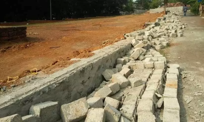 ജാതിമതിൽ വിരുദ്ധ സമരത്തിന് ആറ് വയസ്സ്; വാഗ്ദാനങ്ങൾ ജലരേഖ ജാതിമതിൽ വിരുദ്ധ സമരത്തിന് ആറ് വയസ്സ്; വാഗ്ദാനങ്ങൾ ജലരേഖ