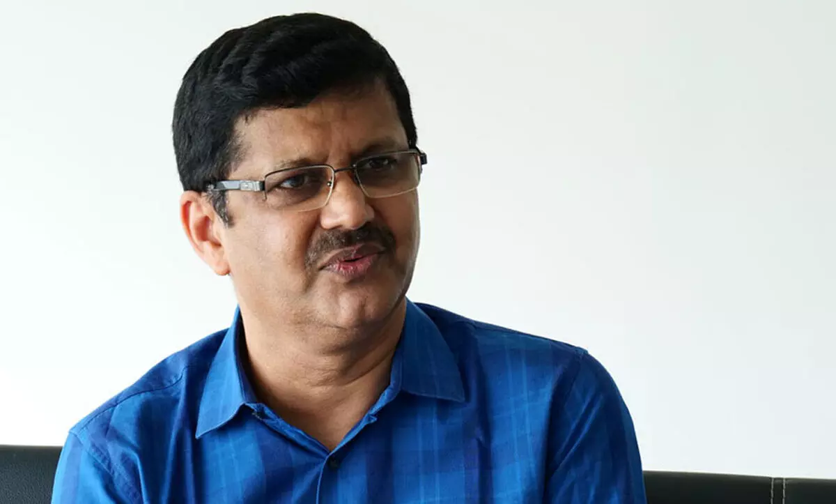 നിങ്ങള് എഡിറ്ററായിരിക്കുന്ന ചാനല് പെട്ടെന്നൊരു ദിവസം ഓഫ് എയര് ആയാല് നിങ്ങളെന്തു ചെയ്യും? നിങ്ങള് എഡിറ്ററായിരിക്കുന്ന ചാനല് പെട്ടെന്നൊരു ദിവസം ഓഫ് എയര് ആയാല് നിങ്ങളെന്തു ചെയ്യും?
