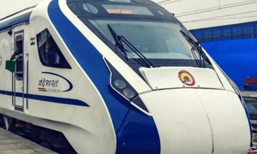 വന്ദേഭാരത് കേരളത്തിന്റെ വികസനത്തിന് പുതിയ തുടക്കം കുറിക്കുമെന്ന് കെ.സുരേന്ദ്രൻ വന്ദേഭാരത് കേരളത്തിന്റെ വികസനത്തിന് പുതിയ തുടക്കം കുറിക്കുമെന്ന് കെ.സുരേന്ദ്രൻ