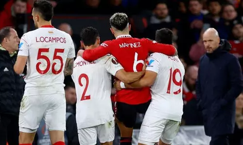 തുടക്കത്തിൽ രണ്ട് ഗോൾ ലീഡ്; ഇരട്ട സെൽഫ് ഗോളിൽ ജയം കൈവിട്ട് യുനൈറ്റഡ്