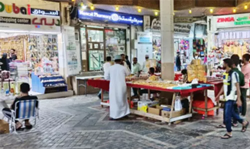 പെ​രു​ന്നാ​ൾ;  ഉ​ണ​ർ​വ്​ പ്ര​തീ​ക്ഷി​ച്ച്​ മ​ത്ര സൂ​ഖ്