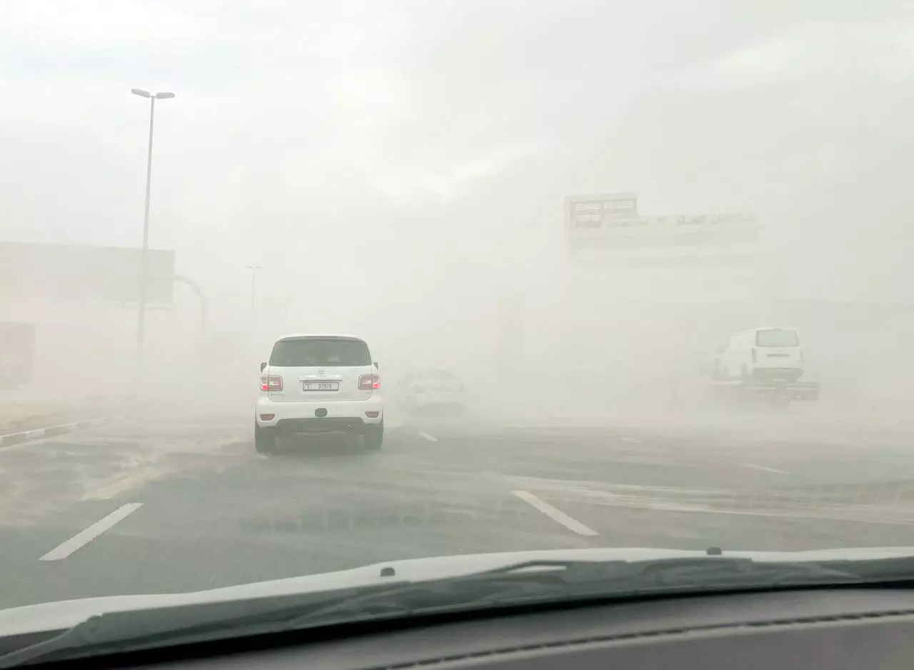 പൊടിക്കാറ്റ് ശക്തം; ചൂട് കനക്കും പൊടിക്കാറ്റ് ശക്തം; ചൂട് കനക്കും