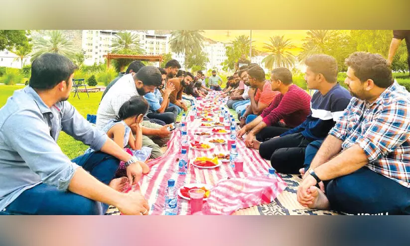 ഷൂട്ടേഴ്സ് എഫ്.സി മസ്കത്ത് ഇഫ്താർ സംഗമം ഷൂട്ടേഴ്സ് എഫ്.സി മസ്കത്ത് ഇഫ്താർ സംഗമം