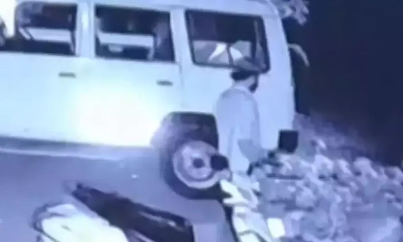 തൃശൂരിൽ അടയ്ക്ക മോഷണം ആരോപിച്ച് ആൾക്കൂട്ട മർദനം; യുവാവ് ഗുരുതരാവസ്ഥയിൽ തൃശൂരിൽ അടയ്ക്ക മോഷണം ആരോപിച്ച് ആൾക്കൂട്ട മർദനം; യുവാവ് ഗുരുതരാവസ്ഥയിൽ