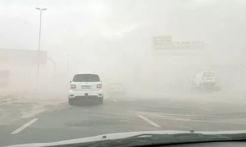 പൊ​ടി​ക്കാ​റ്റ്​ ശ​ക്​​തം; ചൂ​ട്​ ക​ന​ക്കും