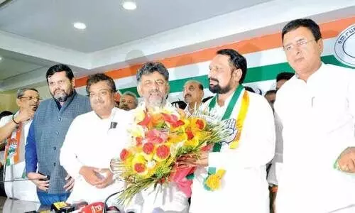 മുൻ ഉപമുഖ്യമന്ത്രി ലക്ഷ്മൺ സവാദി കോൺഗ്രസിൽ