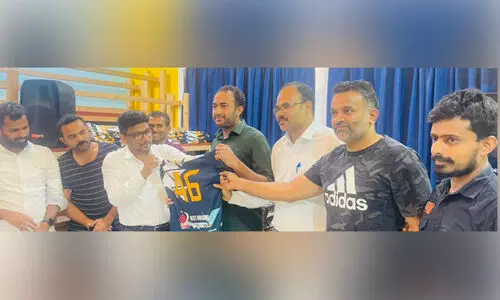 പ്ര​വാ​സി ഇ​ന്ത്യ ഇ​ഫ്താ​റും ജേ​ഴ്സി വി​ത​ര​ണ​വും