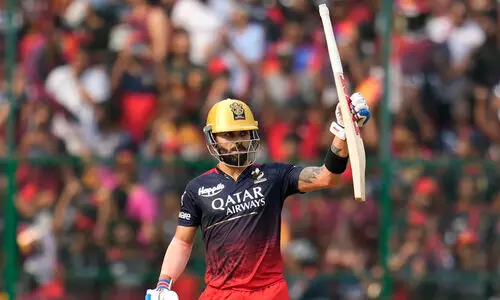 കിങ് കോഹ്ലി, അർധ സെഞ്ച്വറി (50); ബംഗളൂരുവിനെതിരെ ഡൽഹിക്ക് 175 റൺസ് വിജയ ലക്ഷ്യം