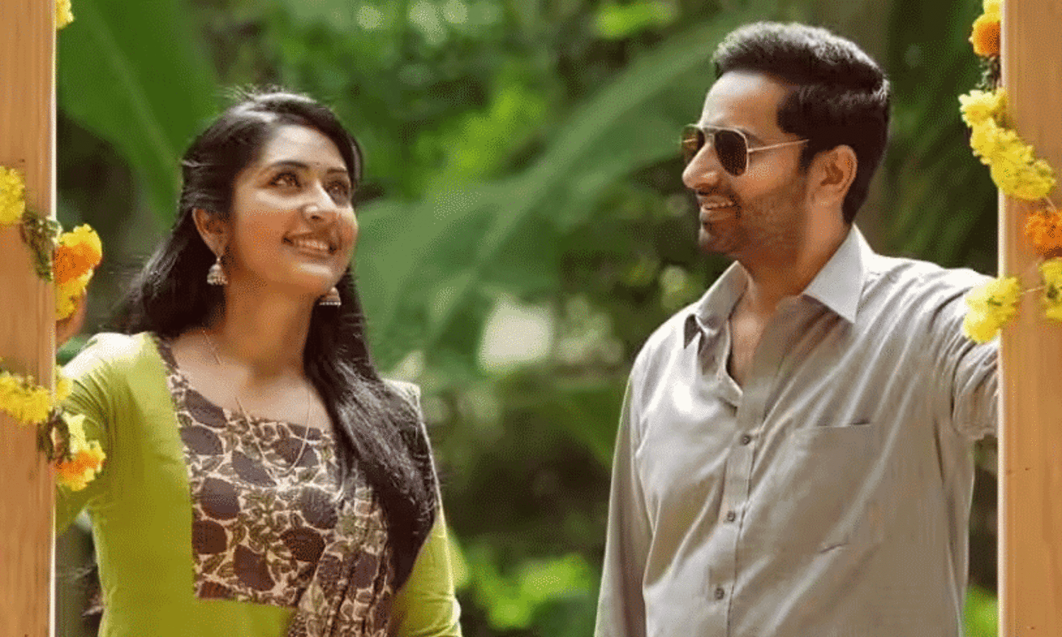 അയാളുടെ കണ്ണിത്തിരി വലുതല്ലേ?! ചിരിപ്പിച്ച് നവ്യ നായരുടെ  ജാനകി ജാനേ- ടീസർ