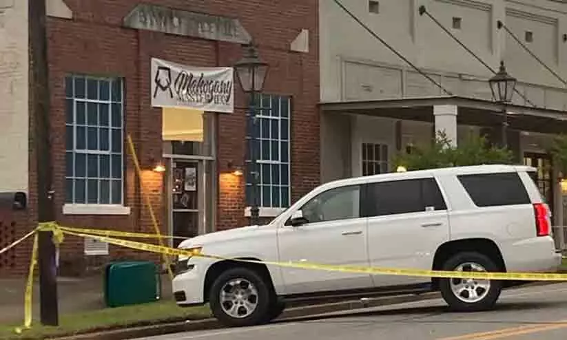 യു.എസിൽ വെടിവെപ്പ്: നാലുമരണം; 20 പേർക്ക് പരിക്ക് യു.എസിൽ വെടിവെപ്പ്: നാലുമരണം; 20 പേർക്ക് പരിക്ക്