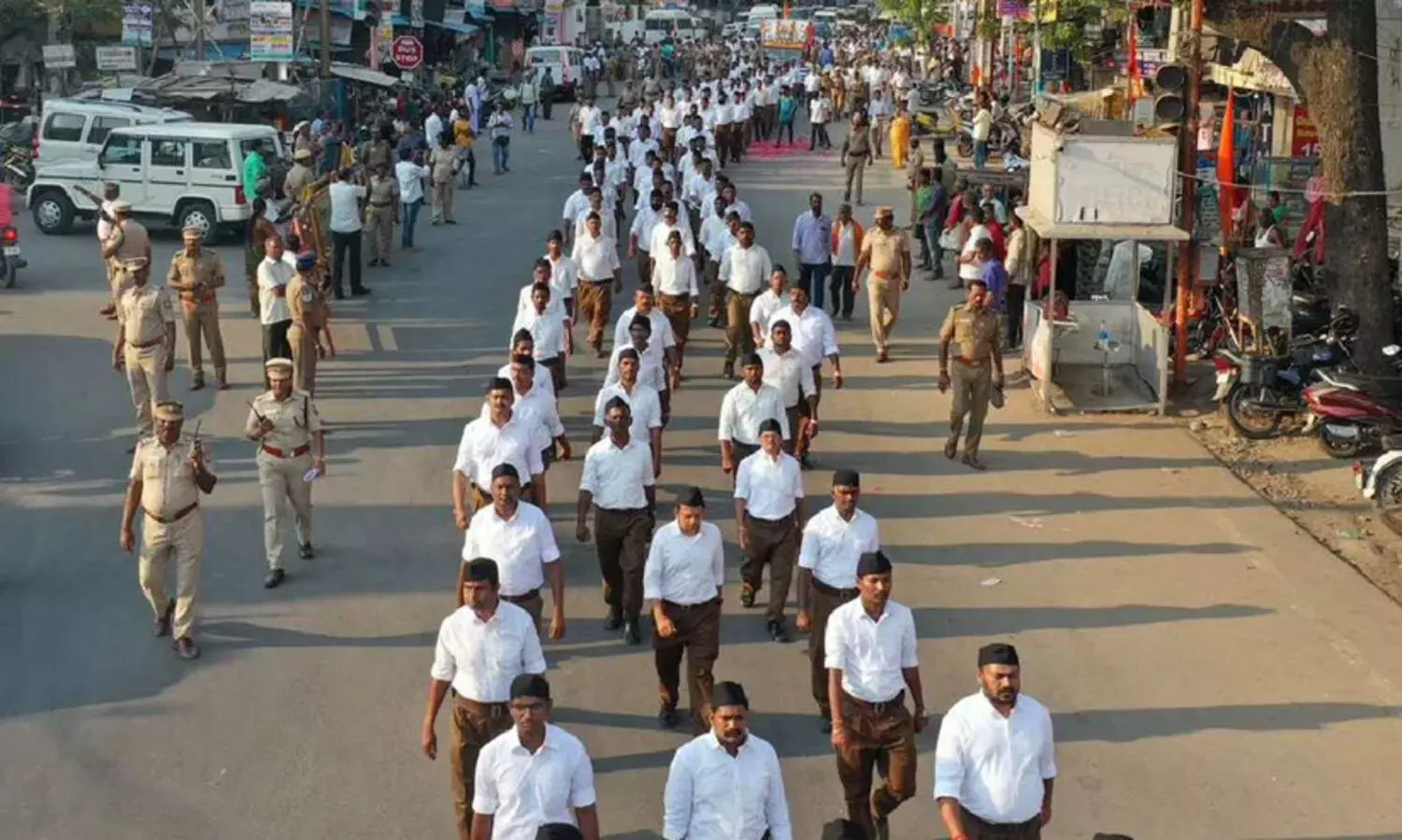 റൂട്ട് മർച്ചിൽ കോടതി ഉപാധികൾ ലംഘിച്ചു; ആർ.എസ്.എസുകാർക്കെതിരെ കേസ്