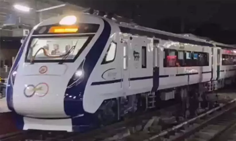 വന്ദേഭാരത് എക്സ്പ്രസ് പരീക്ഷണ ഓട്ടം തുടങ്ങി