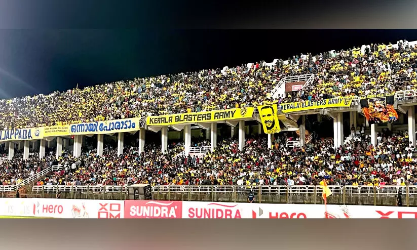 പ്രതികാരം പ്രതീക്ഷിച്ചെത്തിയത് 25,000 ആരാധകർ; ആഘാതമായി ബ്ലാസ്റ്റേഴ്സിന്റെ മടക്കം പ്രതികാരം പ്രതീക്ഷിച്ചെത്തിയത് 25,000 ആരാധകർ; ആഘാതമായി ബ്ലാസ്റ്റേഴ്സിന്റെ മടക്കം