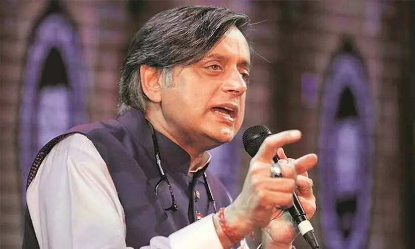 ‘സ്വതന്ത്ര മാധ്യമങ്ങളുള്ള ജനാധിപത്യമാണ് നമ്മൾ എന്ന് അവകാശപ്പെടുന്നത് അവസാനിപ്പിക്കണം’; ശശി തരൂര്‍