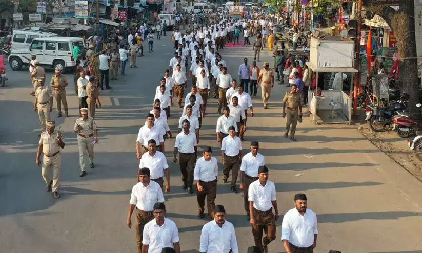 റൂട്ട് മർച്ചിൽ കോടതി ഉപാധികൾ ലംഘിച്ചു; ആർ.എസ്.എസുകാർക്കെതിരെ കേസ് റൂട്ട് മർച്ചിൽ കോടതി ഉപാധികൾ ലംഘിച്ചു; ആർ.എസ്.എസുകാർക്കെതിരെ കേസ്
