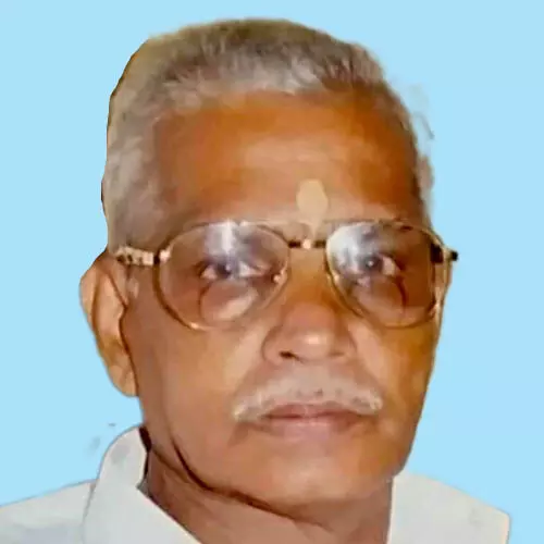 സു​കു​മാ​ര​ൻ എ​ഴു​ത്ത​ച്ഛ​ൻ