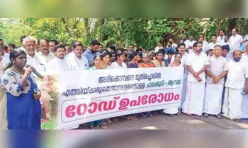 അരിക്കൊമ്പനെ മുതിരച്ചാലിൽ എത്തിക്കരുത്; ആനമല റോഡ് ഉപരോധിച്ചു