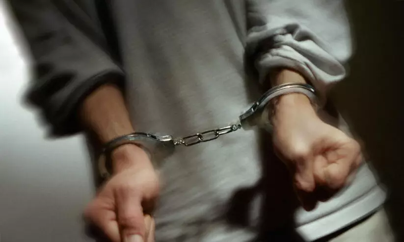 വിമാനത്താവളത്തിൽ മോഷണം; ശുചീകരണ തൊഴിലാളി പിടിയിൽ വിമാനത്താവളത്തിൽ മോഷണം; ശുചീകരണ തൊഴിലാളി പിടിയിൽ