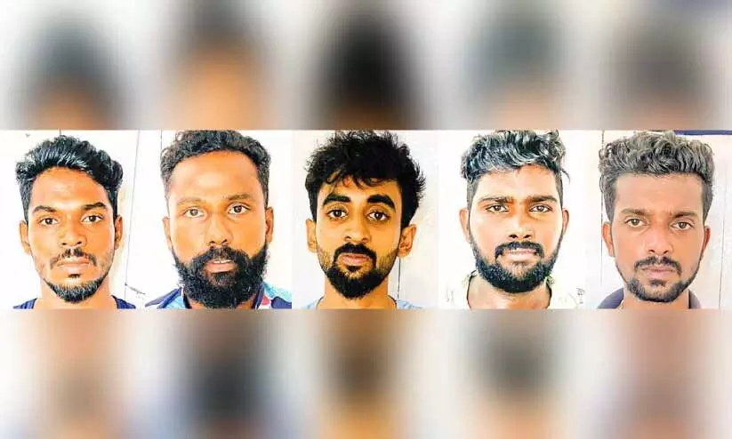 ഉത്സവത്തിനിടെ അക്രമം; അഞ്ചുപേർ അറസ്റ്റിൽ പൊലീസുകാർക്ക് പരിക്ക് ഉത്സവത്തിനിടെ അക്രമം; അഞ്ചുപേർ അറസ്റ്റിൽ പൊലീസുകാർക്ക് പരിക്ക്