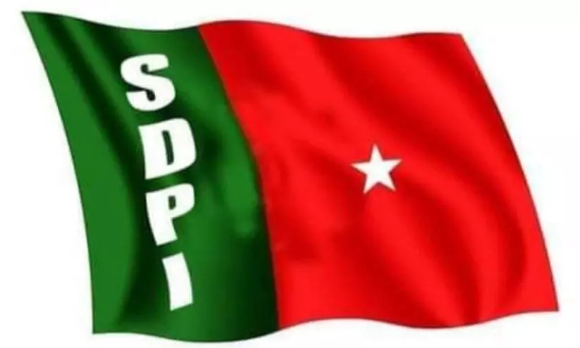 എലത്തൂര് ട്രെയിന് തീവെപ്പ് കേസ്: വംശീയ അധിക്ഷേപം നടത്തിയ എ.ഡി.ജി.പിയെ സസ്പെന്റ് ചെയ്യണമെന്ന് എസ്.ഡി.പി.ഐ എലത്തൂര് ട്രെയിന് തീവെപ്പ് കേസ്: വംശീയ അധിക്ഷേപം നടത്തിയ എ.ഡി.ജി.പിയെ സസ്പെന്റ് ചെയ്യണമെന്ന് എസ്.ഡി.പി.ഐ