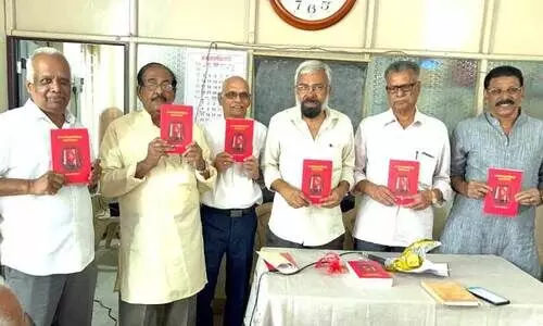 ‘കാ​ല​ഘ​ട്ട​ത്തി​ന്റെ സൈ​റ​ൺ’ പു​സ്ത​ക പ്ര​കാ​ശ​നം