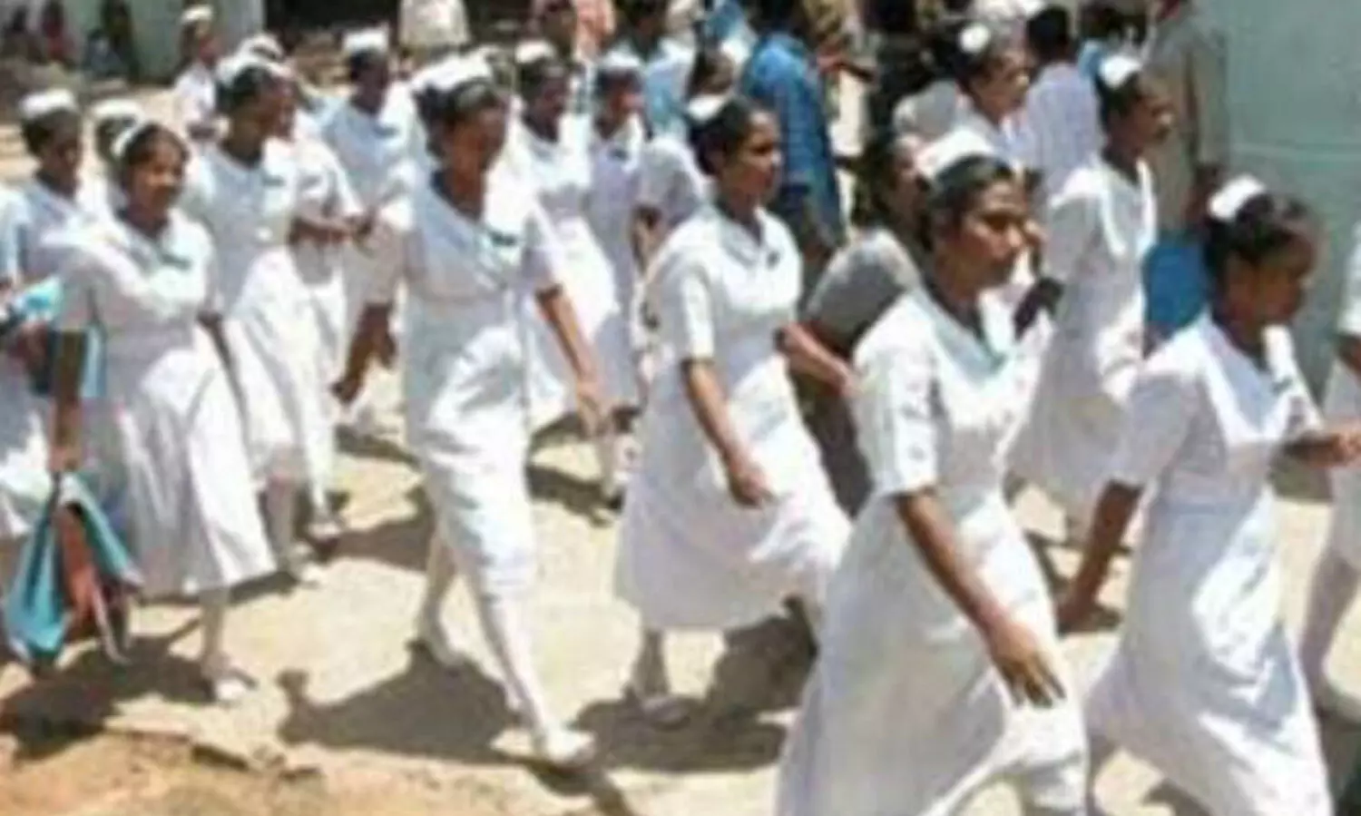 നഴ്‌സിംഗ് വിദ്യാർഥികളുടെ യൂനിഫോം പരിഷ്‌ക്കരിക്കാന്‍ തീരുമാനം