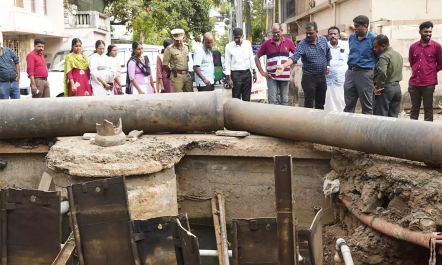 ഓപ്പറേഷൻ ബ്രേക് ത്രൂ; മുല്ലശേരി കനാലിലെ പ്രവർത്തനങ്ങൾ കലക്ടർ വിലയിരുത്തി