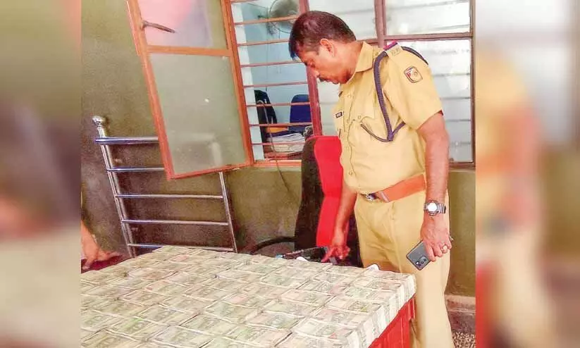 1.75 കോടിയുമായി യുവാവ് പിടിയിൽ