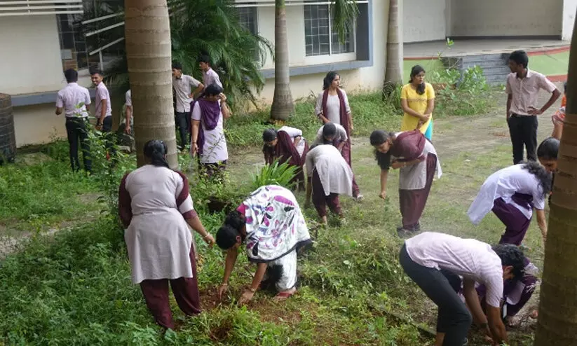 സ്കൂളുകളിൽ ഗ്രീൻ ക്യാമ്പസ് - ക്ലീൻ ക്യാമ്പസ് പദ്ധതി നടപ്പാക്കാൻ തീരുമാനം സ്കൂളുകളിൽ ഗ്രീൻ ക്യാമ്പസ് - ക്ലീൻ ക്യാമ്പസ് പദ്ധതി നടപ്പാക്കാൻ തീരുമാനം