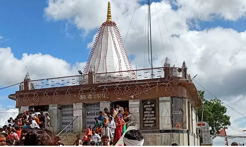 മൈഹാർ ശാരദ ദേവി ക്ഷേത്രത്തിലെ രണ്ട് മുസ്‍ലിം ​ജീവനക്കാരെ പിരിച്ചുവിടുന്നു; നടപടി വി.എച്ച്.പി, ബജ്റംഗ്ദൾ പരാതിയിൽ