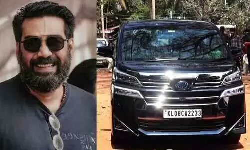 ടൊയോട്ട വെൽഫെയർ ഗാരേജിലെത്തിച്ച് നടൻ ബിജുമേനോന്‍