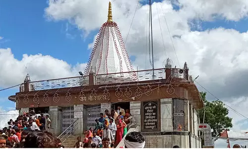 മൈഹാർ ശാരദ ദേവി ക്ഷേത്രത്തിലെ രണ്ട് മുസ്‍ലിം ​ജീവനക്കാരെ പിരിച്ചുവിടുന്നു; നടപടി വി.എച്ച്.പി, ബജ്റംഗ്ദൾ പരാതിയിൽ