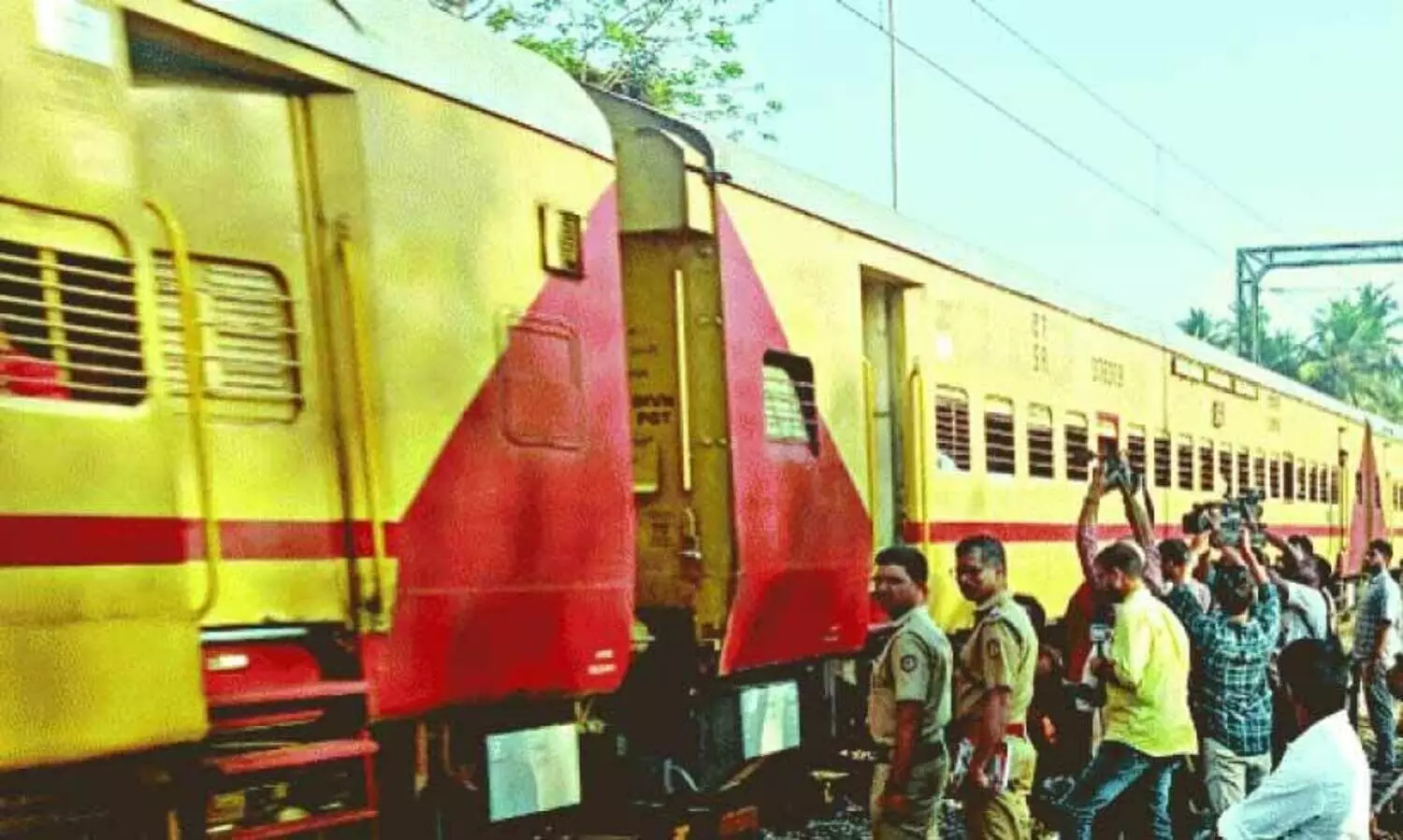 elathur train fire