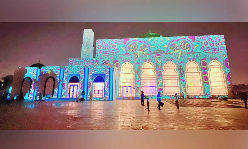 പെരുന്നാൾപിറ കാത്ത്; അ​നു​ഗ്ര​ഹ​പ്പെ​യ്ത്തി​ന്‍റെ രാ​വി​ല്‍ വ​ർ​ണാ​ഭ​മാ​കു​ന്ന പ​ള്ളി