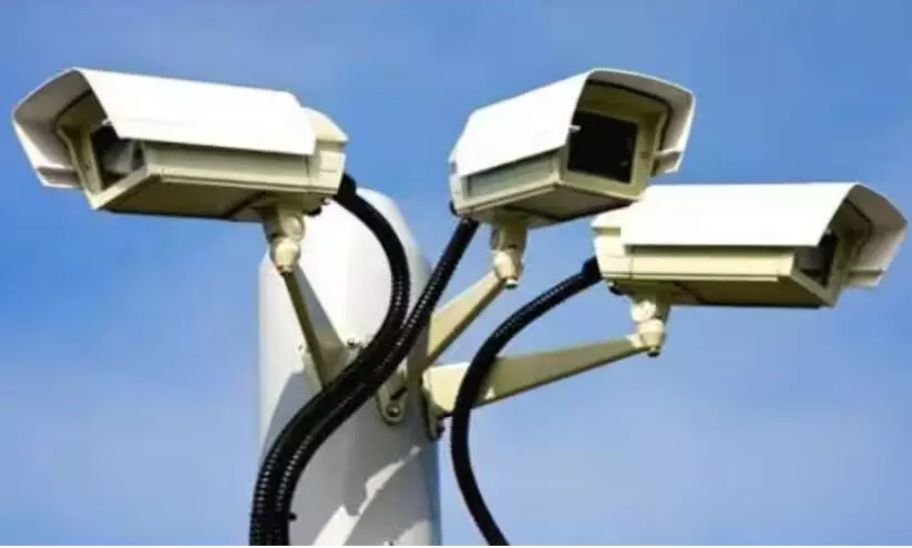 എ.ഐ. കാമറകൾ ജൂൺ അഞ്ച് മുതൽ പിഴ ഈടാക്കും; 12 വയസിൽ താഴെയുള്ള കുട്ടികളുമായുള്ള ഇരുചക്ര വാഹനയാത്രക്ക് പിഴയില്ല എ.ഐ. കാമറകൾ ജൂൺ അഞ്ച് മുതൽ പിഴ ഈടാക്കും; 12 വയസിൽ താഴെയുള്ള കുട്ടികളുമായുള്ള ഇരുചക്ര വാഹനയാത്രക്ക് പിഴയില്ല