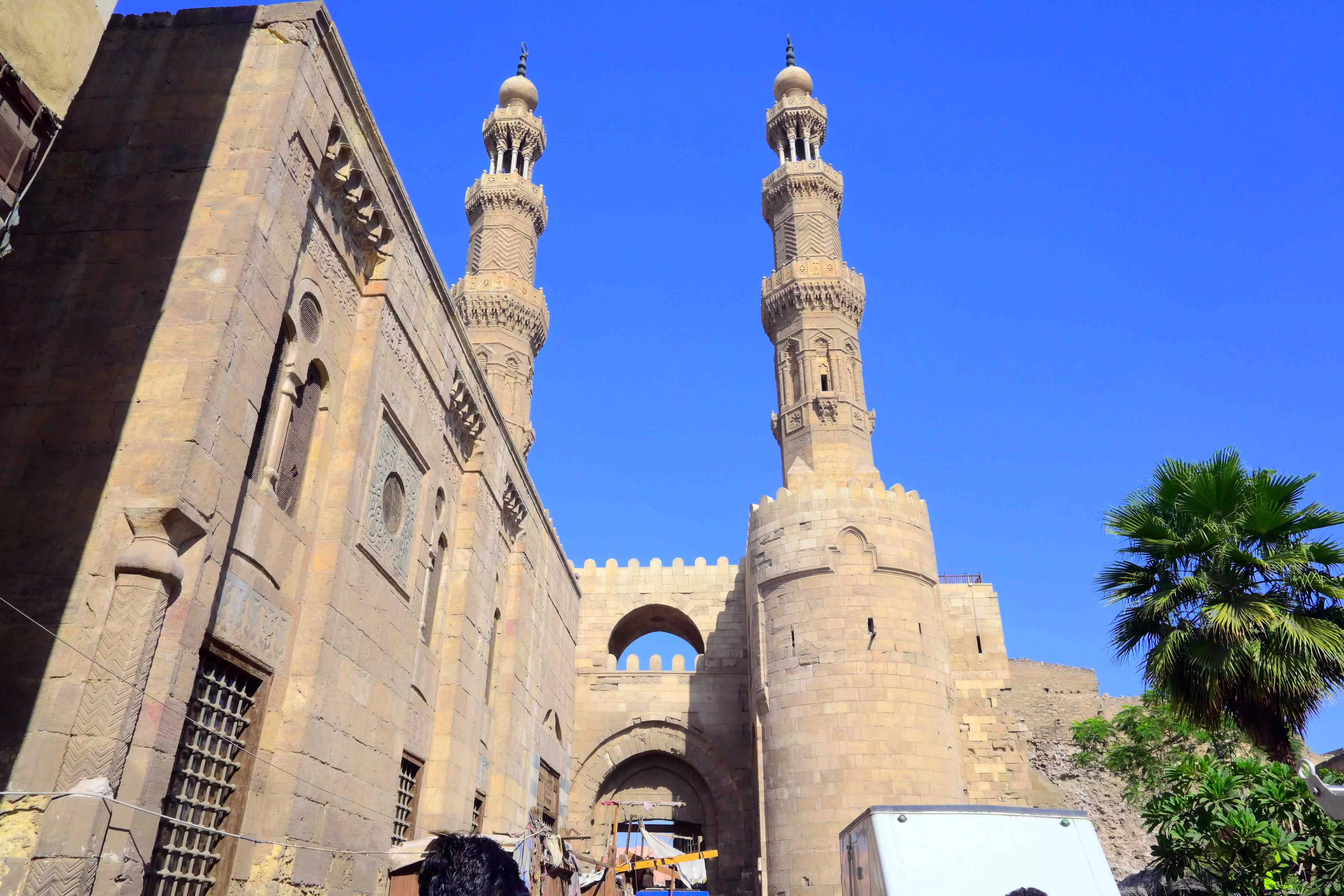 അൽ ഹാകിം മസ്ജിദിന്റെ മിനാരങ്ങളിലൊന്ന് അൽ ഹാകിം മസ്ജിദിന്റെ മിനാരങ്ങളിലൊന്ന്