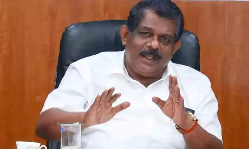 അച്ഛനും അമ്മയും കുട്ടിയെ ബൈക്കിൽ കൊണ്ടുപോയാൽ പെറ്റി അടിക്കും- ഗതാഗത മന്ത്രി അച്ഛനും അമ്മയും കുട്ടിയെ ബൈക്കിൽ കൊണ്ടുപോയാൽ പെറ്റി അടിക്കും- ഗതാഗത മന്ത്രി