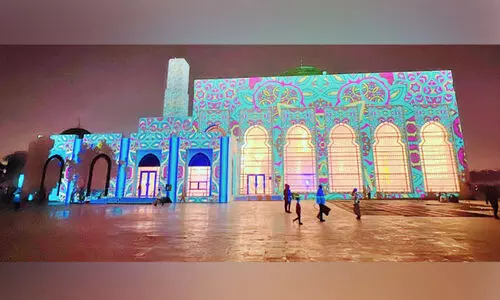 പെരുന്നാൾപിറ കാത്ത്; അനുഗ്രഹപ്പെയ്ത്തിന്റെ രാവില് വർണാഭമാകുന്ന പള്ളി പെരുന്നാൾപിറ കാത്ത്; അനുഗ്രഹപ്പെയ്ത്തിന്റെ രാവില് വർണാഭമാകുന്ന പള്ളി