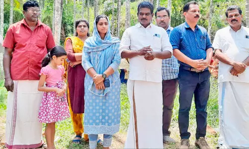 മു​ള്ള​ന്‍കൊ​ല്ലി​യി​ല്‍ മാ​പ്പ​ത്തോ​ണ്‍ തു​ട​ങ്ങി