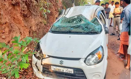 കാർ മറിഞ്ഞ് അഞ്ചുപേർക്ക് പരിക്ക്