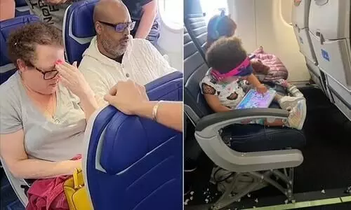 വിമാനത്തിൽ കുഞ്ഞ് കരഞ്ഞു; മാതാപിതാക്കളേയും സഹയാത്രികരേയും അസഭ്യം പറഞ്ഞ് യാത്രികൻ-വിഡിയോ