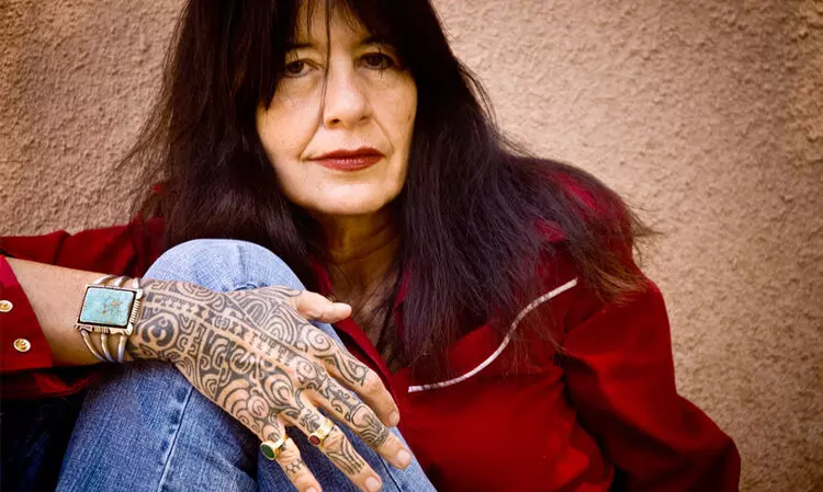 യുദ്ധകാലത്ത് ഒരു കവിത എഴുതേണ്ടതെങ്ങനെ -ജോയ് ഹാർജോയുടെ കവിതക്ക് സ്റ്റാലിനയുടെ മൊഴിമാറ്റം യുദ്ധകാലത്ത് ഒരു കവിത എഴുതേണ്ടതെങ്ങനെ -ജോയ് ഹാർജോയുടെ കവിതക്ക് സ്റ്റാലിനയുടെ മൊഴിമാറ്റം